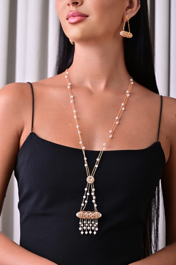 Mother of pearl round gold flower