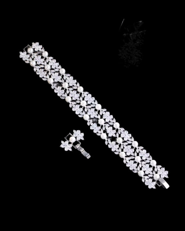 Flower pearl bracelet